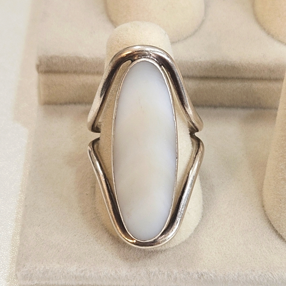 Sterling Silver Slim Oval Natural Mother of Pearl 925 Size 7.5 Ring